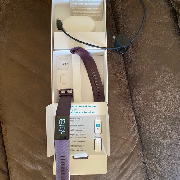 Fitbit 4 in almost new condition $70 obo